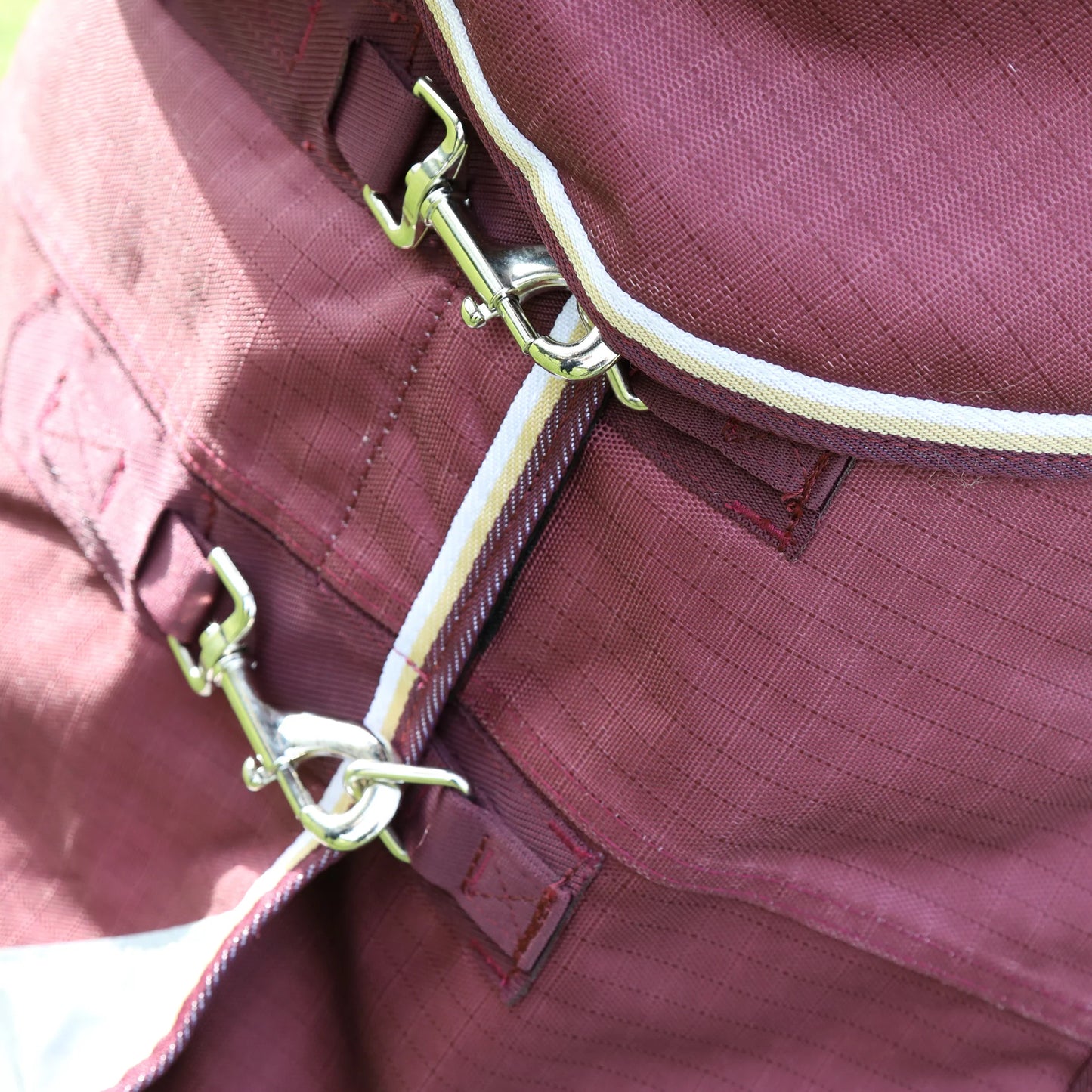 Shires Highlander Plus 100g Turnout Rug Maroon