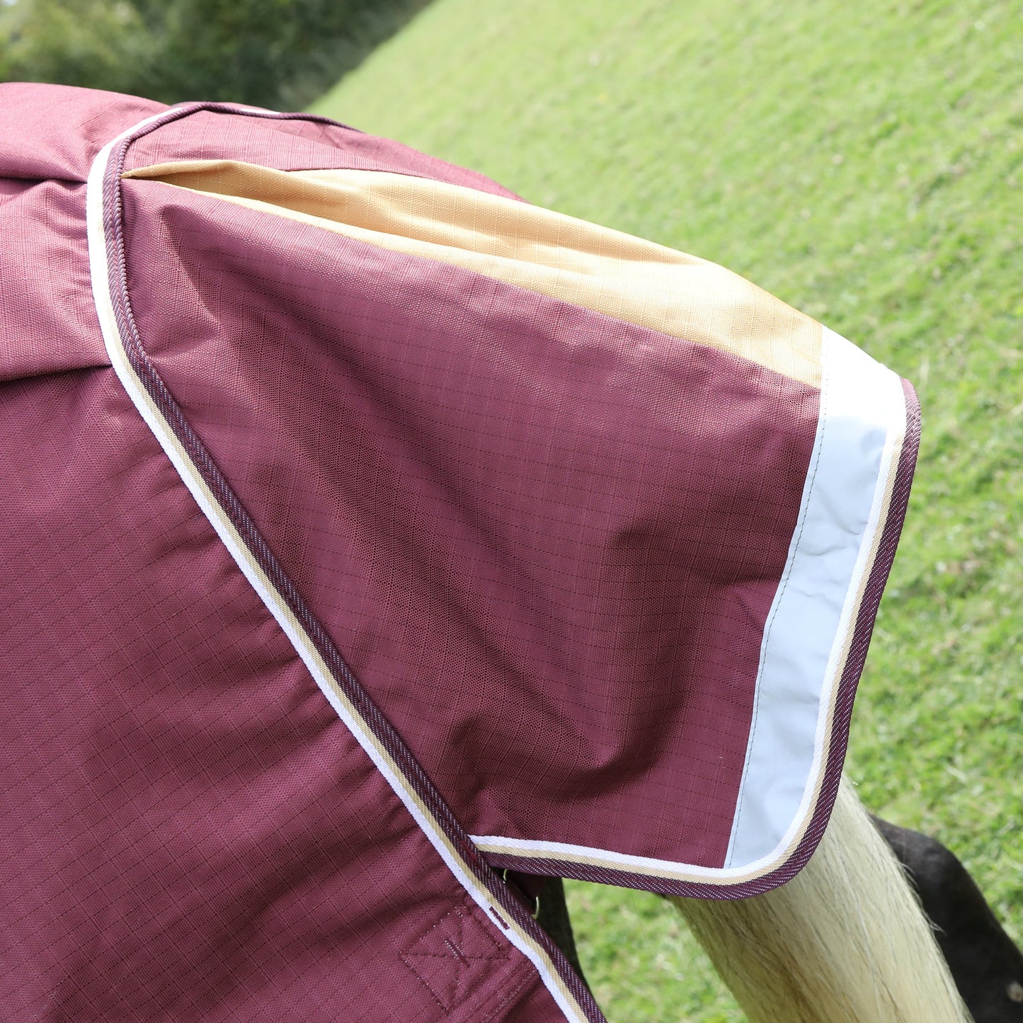 Shires Highlander Plus 100g Combo Turnout Rug Maroon