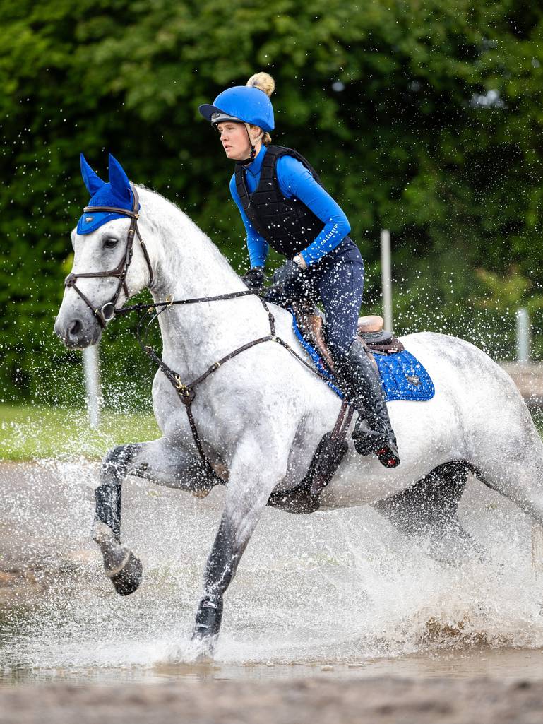LeMieux Loire Classic Close Contact Square