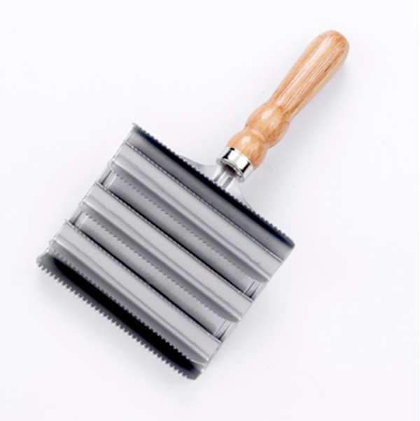 Lincoln Metal Curry Comb