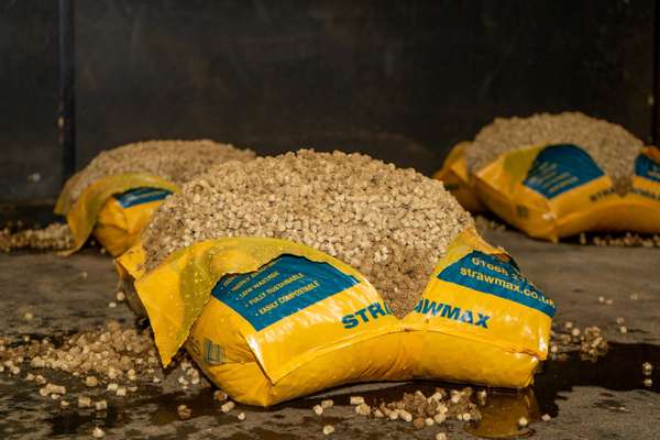Strawmax Pellet Bedding
